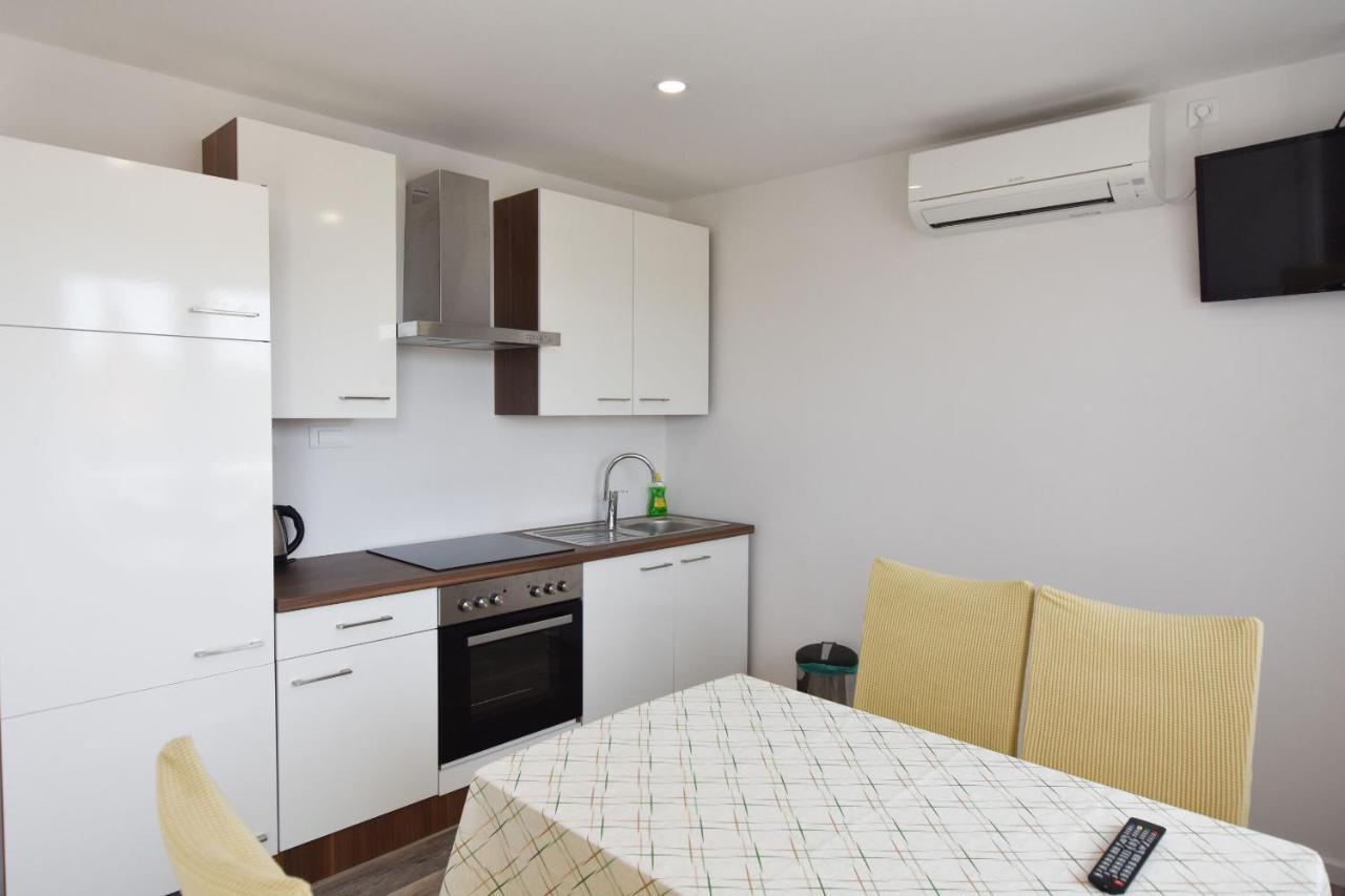 פרימוסטן Apartments Anica מראה חיצוני תמונה