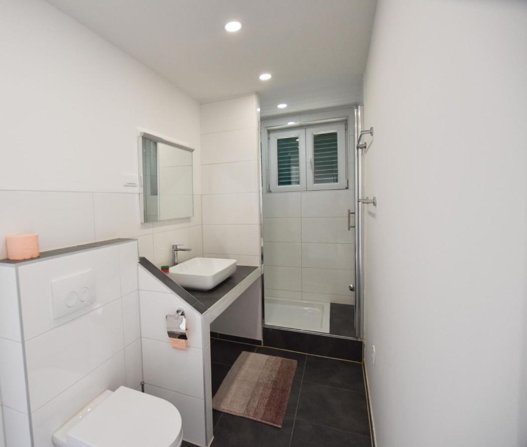 פרימוסטן Apartments Anica מראה חיצוני תמונה