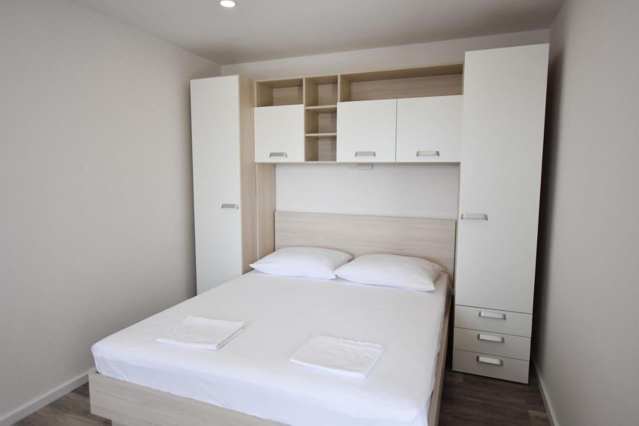 פרימוסטן Apartments Anica מראה חיצוני תמונה