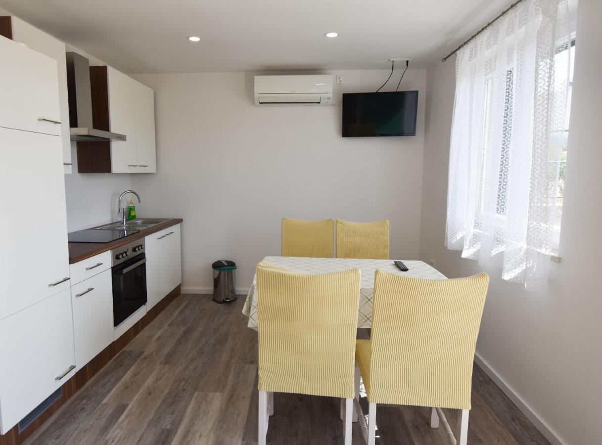 פרימוסטן Apartments Anica מראה חיצוני תמונה
