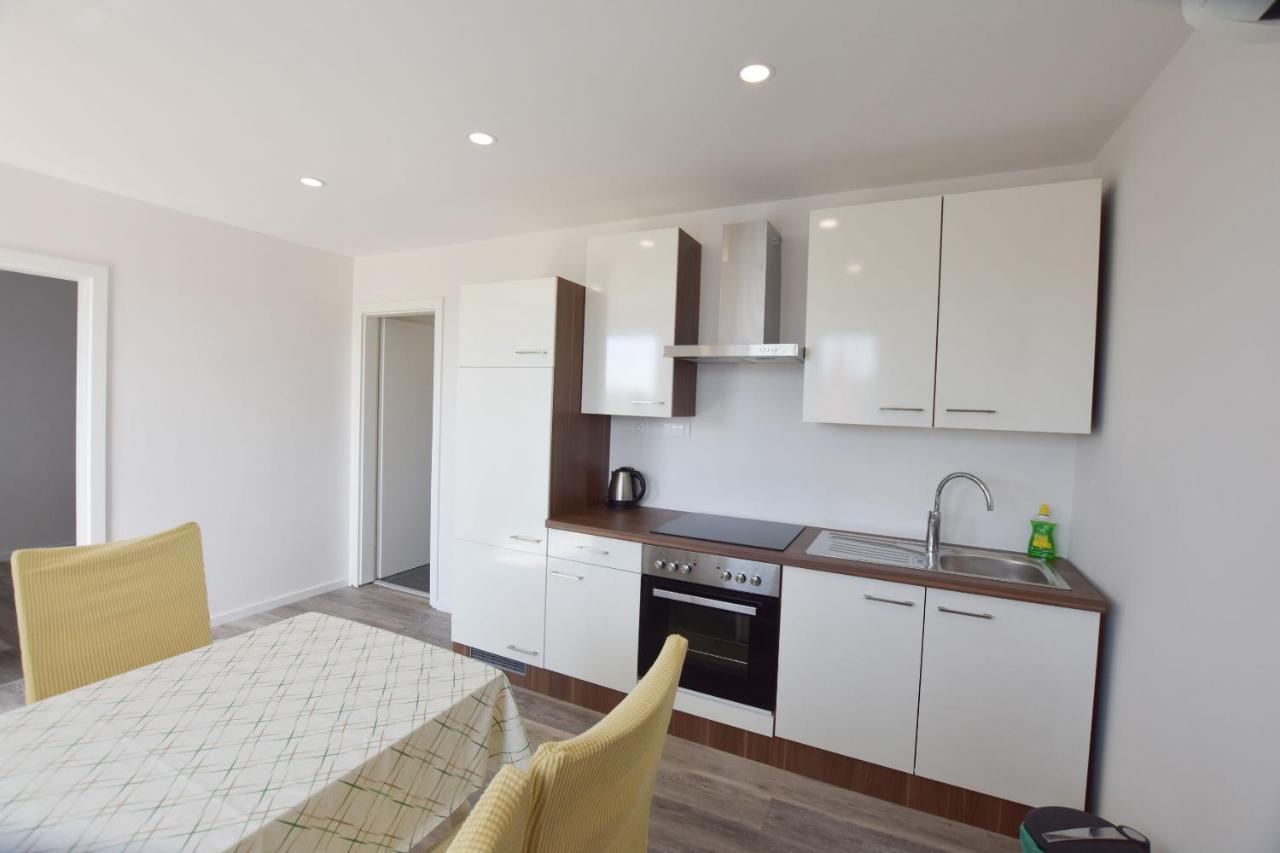 פרימוסטן Apartments Anica מראה חיצוני תמונה