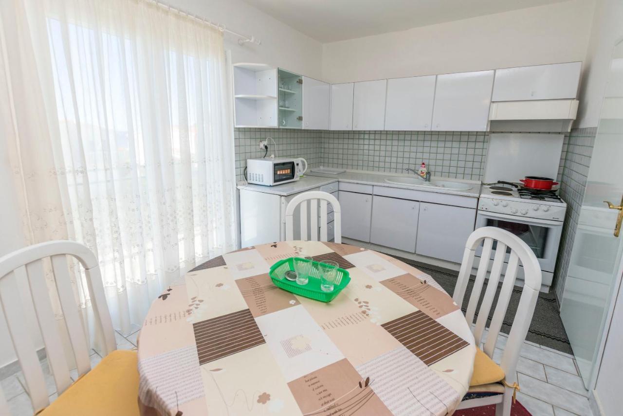פרימוסטן Apartments Anica מראה חיצוני תמונה