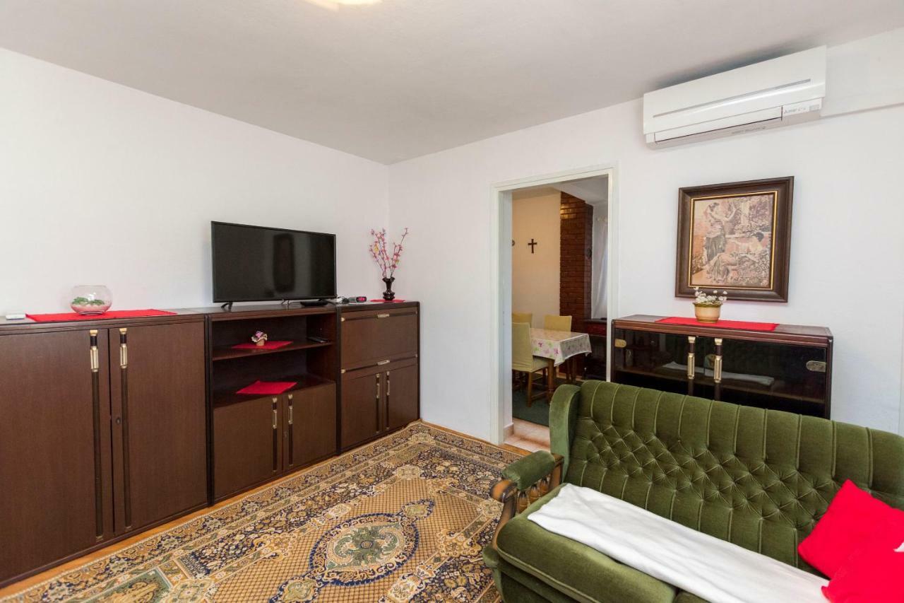 פרימוסטן Apartments Anica מראה חיצוני תמונה