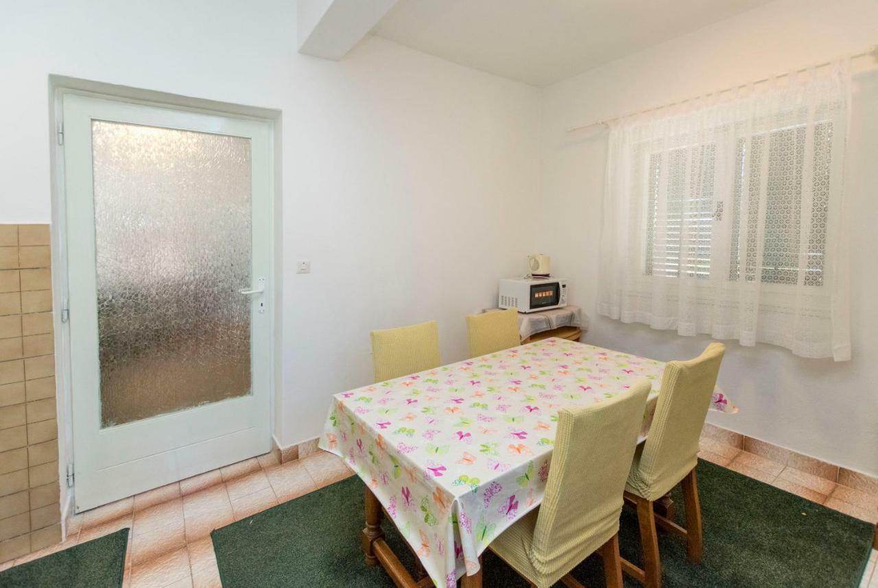 פרימוסטן Apartments Anica מראה חיצוני תמונה