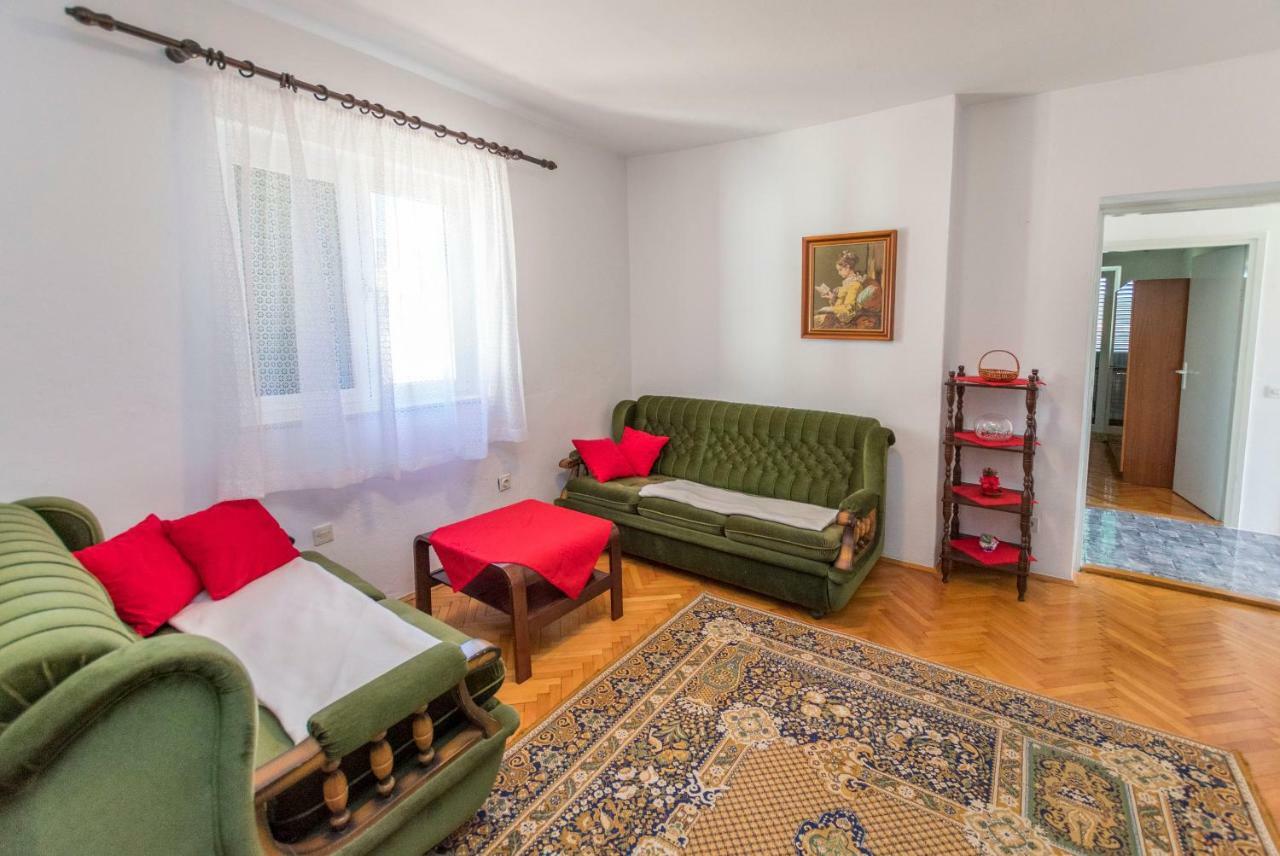 פרימוסטן Apartments Anica מראה חיצוני תמונה